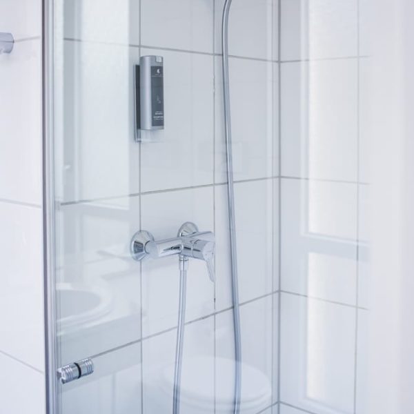 Die Dusche im Business Doppelzimmer